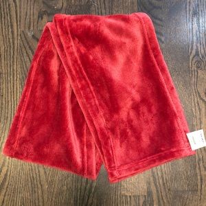 NWT chenille scarf red
